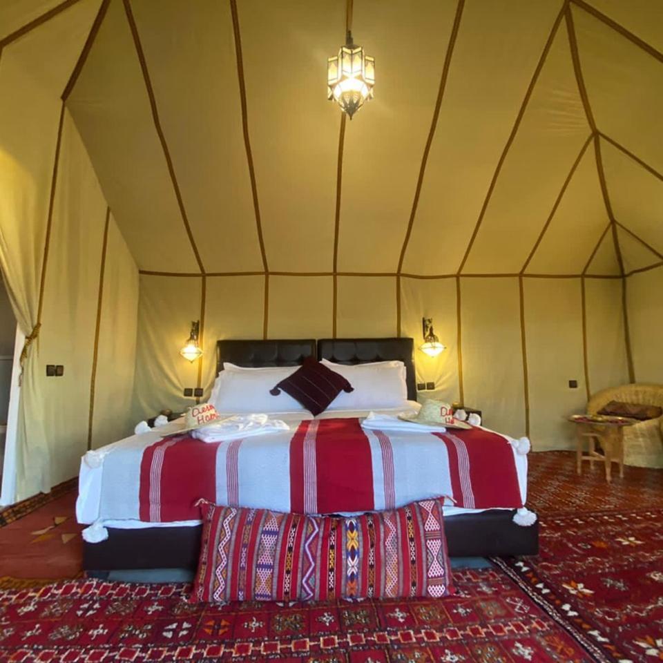 Отель Blue Sky Luxury Camp Мерзуга Экстерьер фото