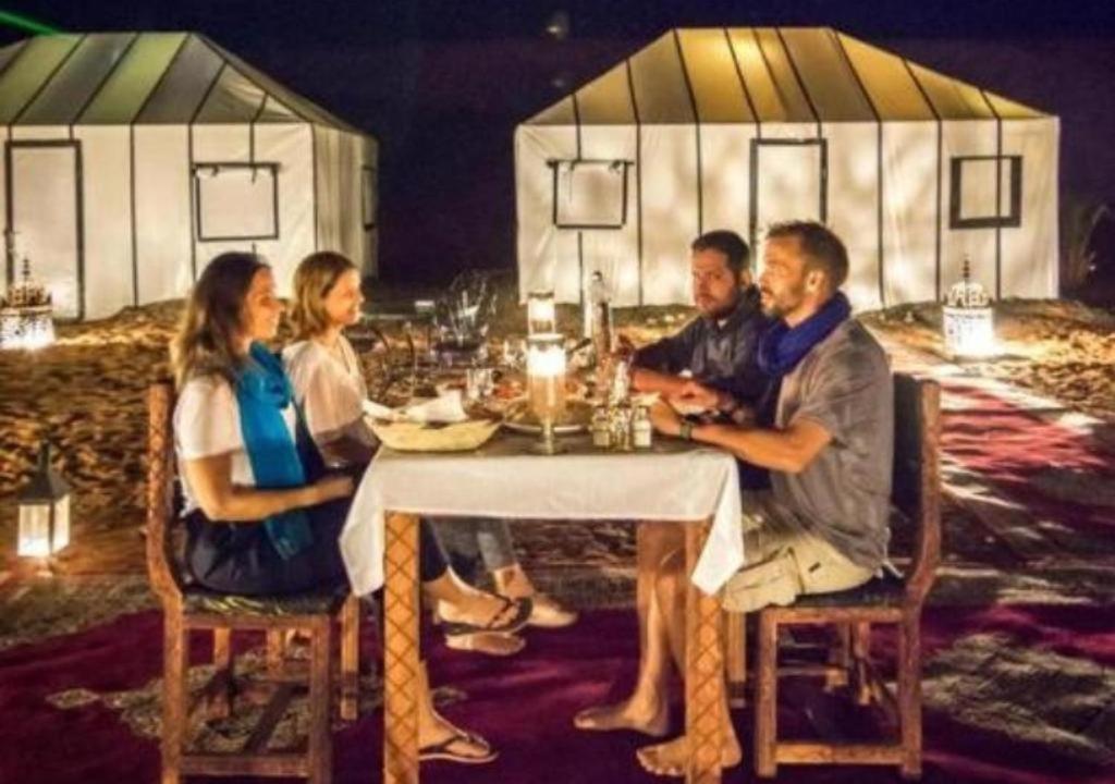 Отель Blue Sky Luxury Camp Мерзуга Экстерьер фото